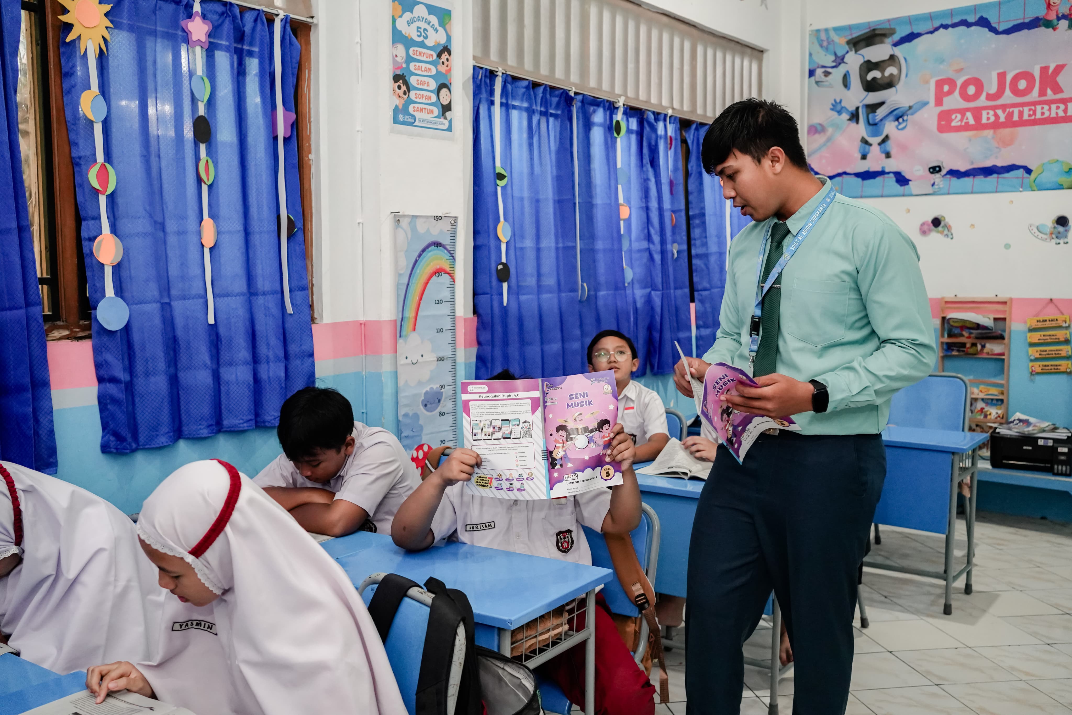 Kegiatan sekolah menggunakan modul Bupin 4.0